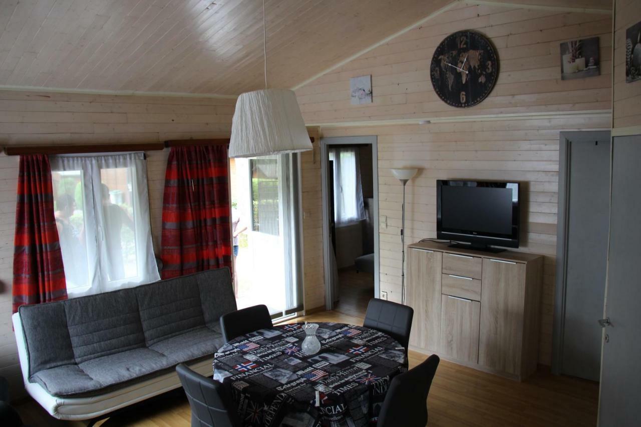 Chalet Les Brulins Resteigne Exterior foto